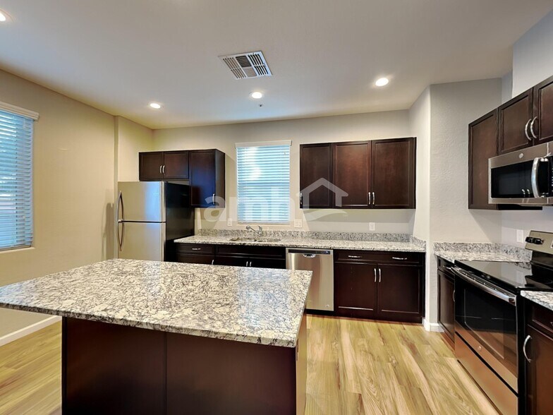 Building Photo - 20715 W Stone Hill Rd