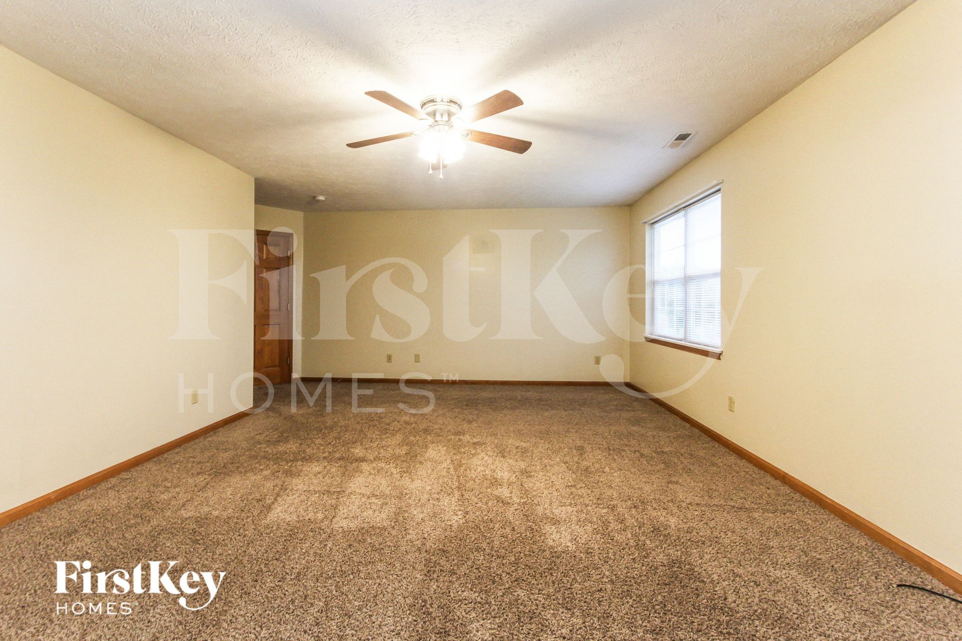 Building Photo - 1027 W Palomino Pl