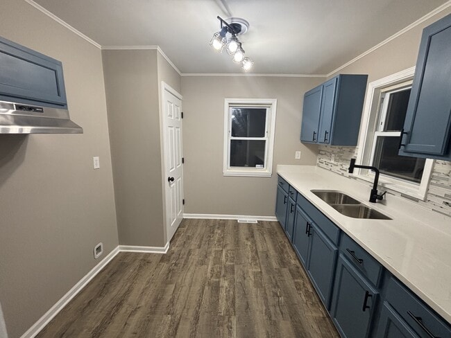 Building Photo - 1058 Baker St