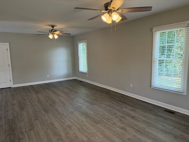 Building Photo - Remodeled House With So Much To Offer
