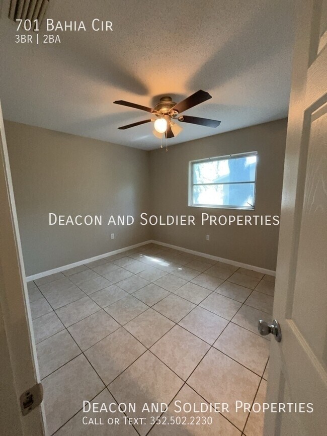 Building Photo - 701 Bahia Cir