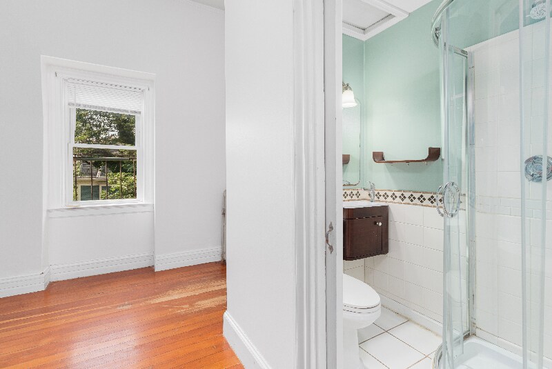 Building Photo - 77 Lloyd Ave