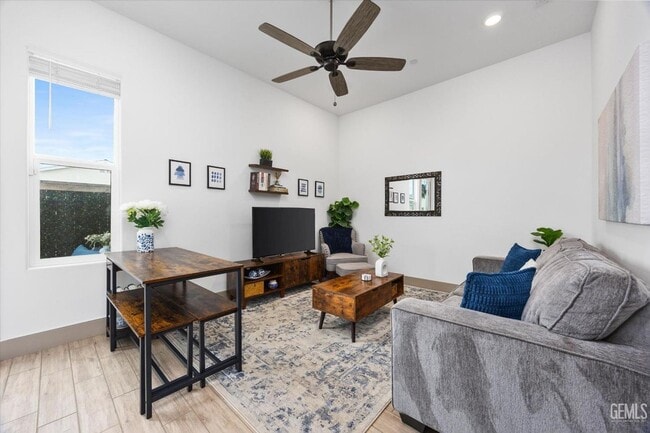 Building Photo - 1 bedroom in Gossamer Grove!