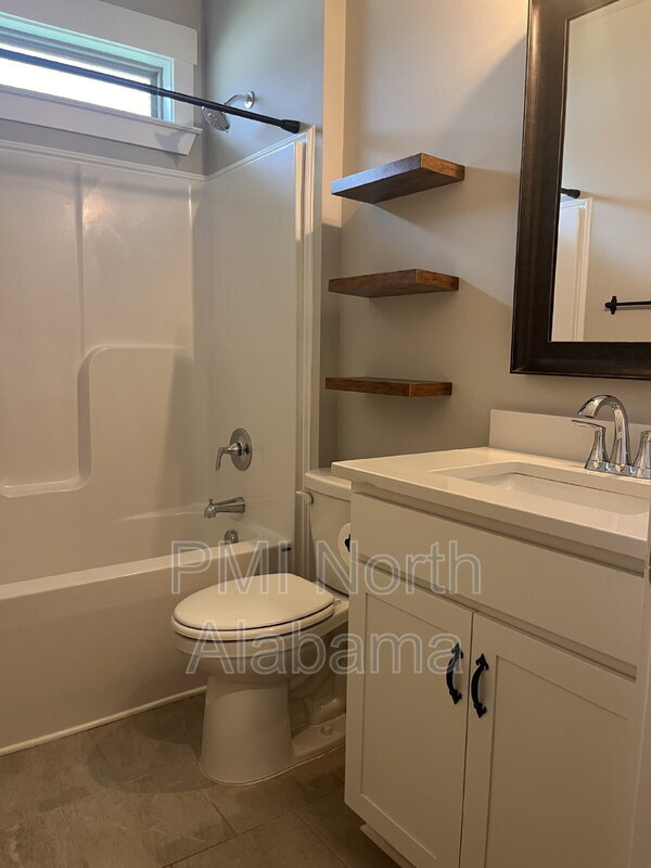 Building Photo - 14741 Greenleaf Dr
