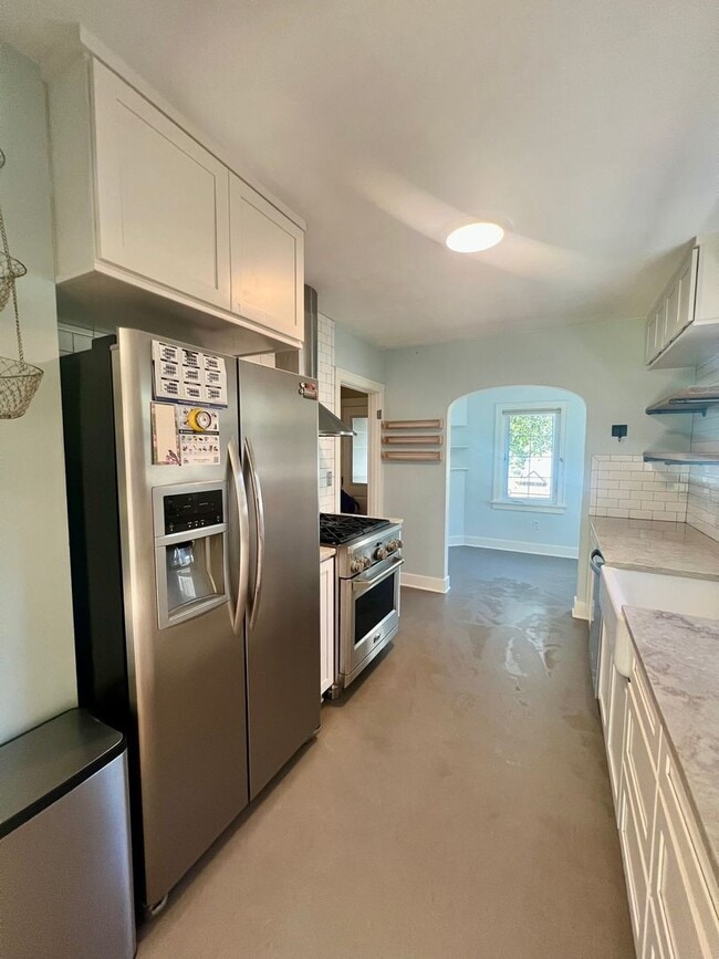 Building Photo - Updated 1920s 4BD