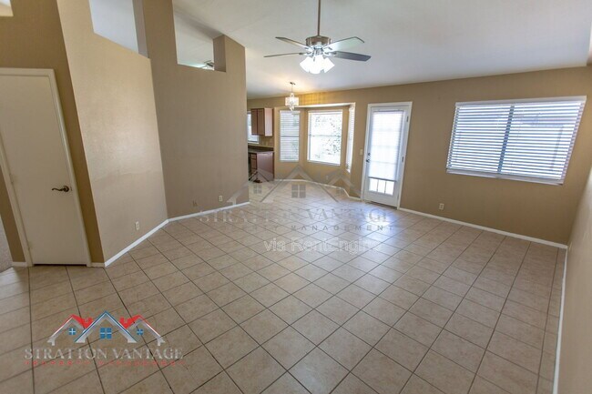 Building Photo - 3950 W Saragosa St