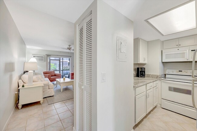 Building Photo - Make this your Island Home ! -NICE One bed...