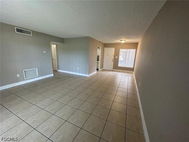 Building Photo - 1830 Maravilla Ave