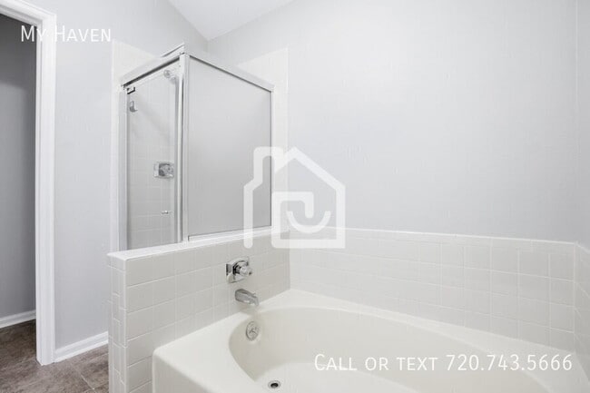 Building Photo - 5812 S Jericho Way