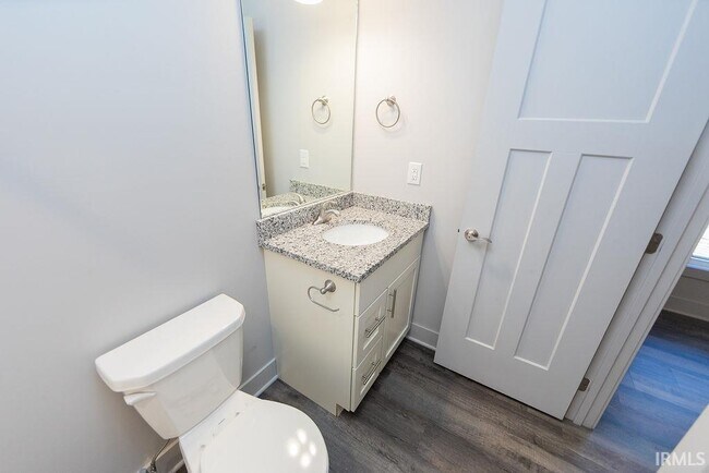 Building Photo - 1222 W Rangeview Cir