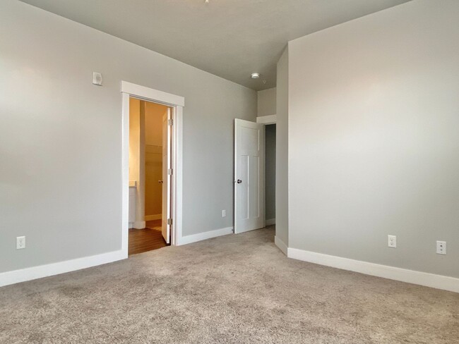 Building Photo - Beautiful Condo at Herriman Town Center!