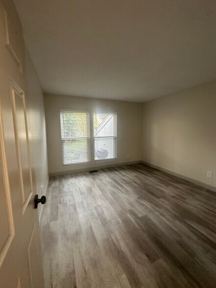 Building Photo - 61 Breezy Knoll Ln