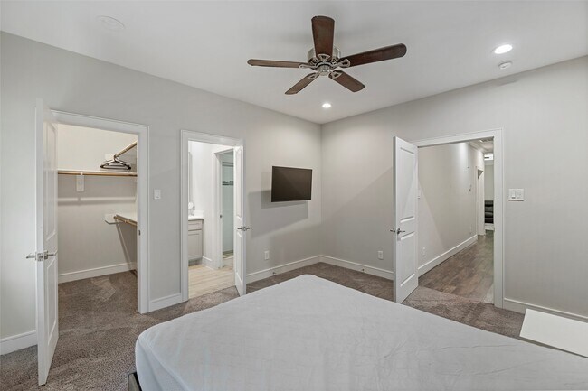 Building Photo - 6533 Castlebay Dr