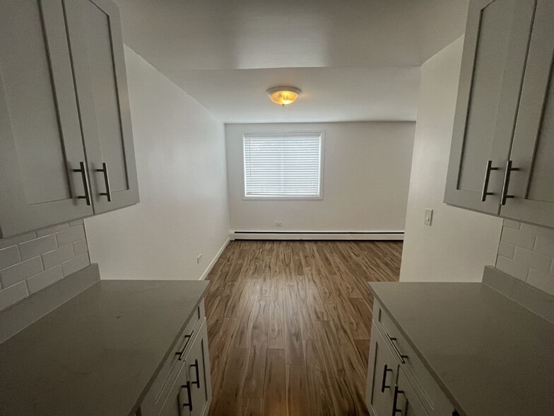 Building Photo - 5680 N Elston Ave