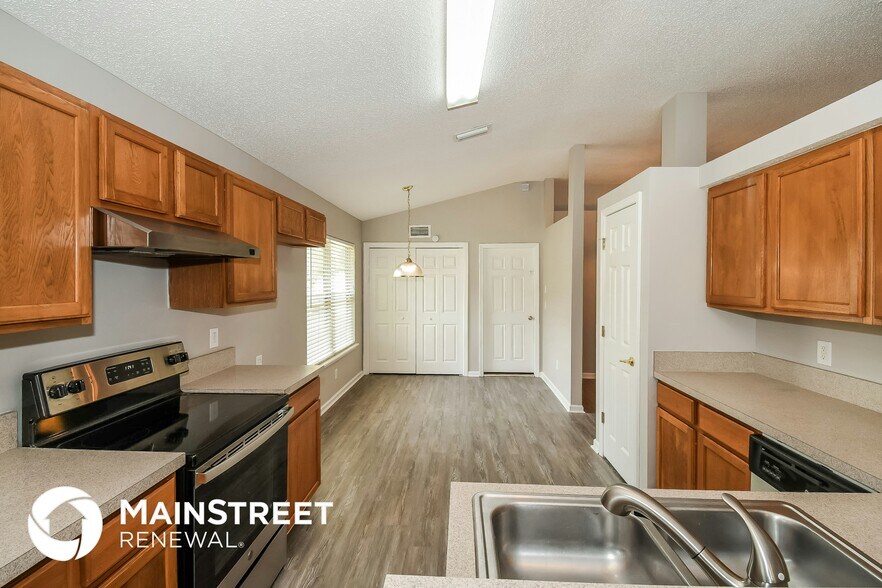Building Photo - 11731 Deep Springs Dr N