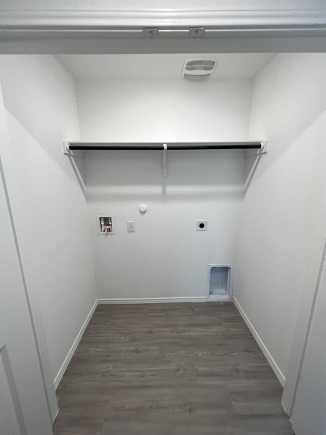 Building Photo - 13819 Llama Pl