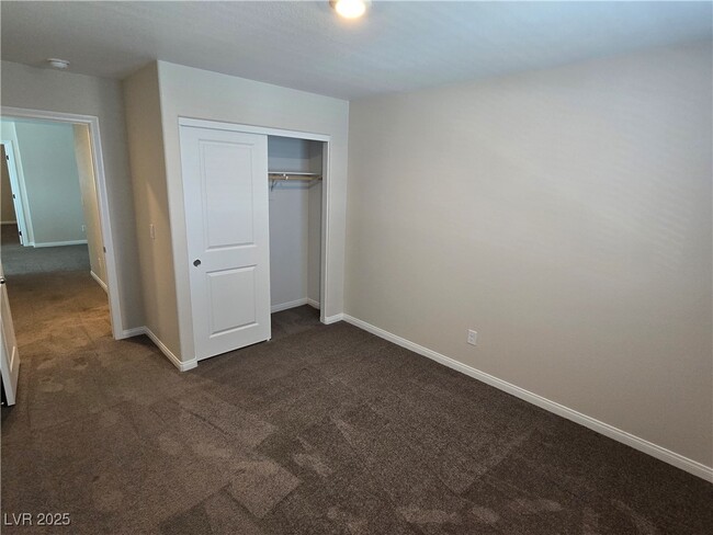 Building Photo - 531 Thistleberry Ave