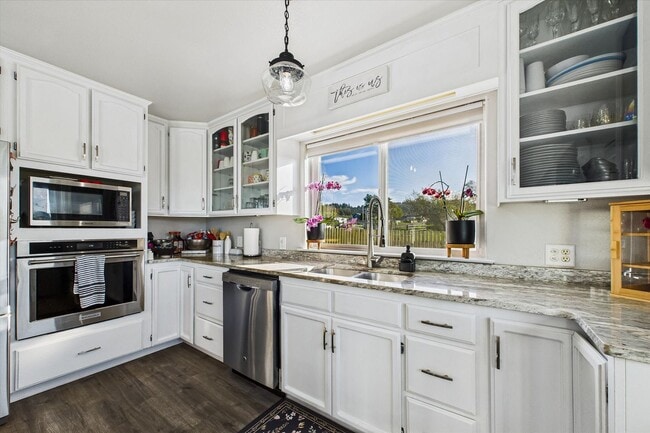 Building Photo - Custom Home on Property just outside of Eureka!