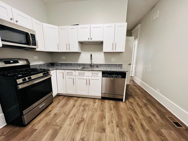 Building Photo - 6401 S Eberhart Ave