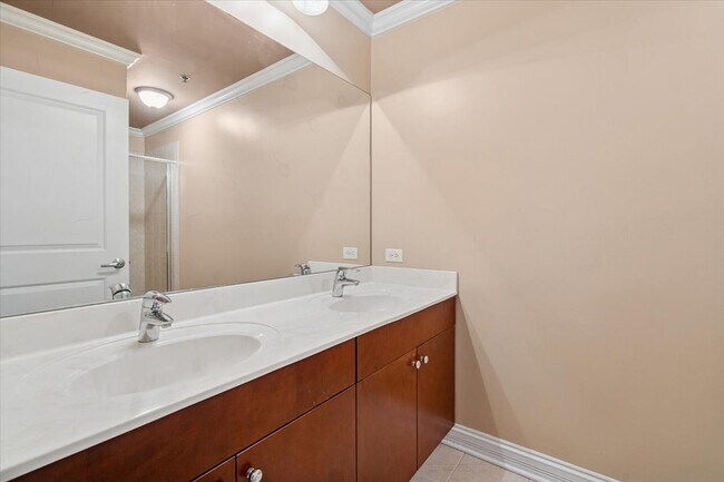 Building Photo - 1400 S Michigan Ave