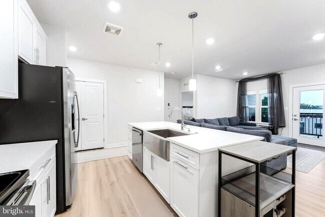 Building Photo - 12875 Mosaic Pk Wy