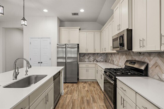 Building Photo - 121 San Domenico Cv