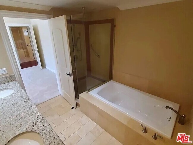 Building Photo - 1135 S Shenandoah St