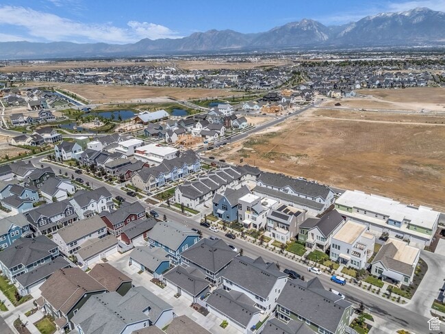 Building Photo - Amazing Executive Home Now Available!