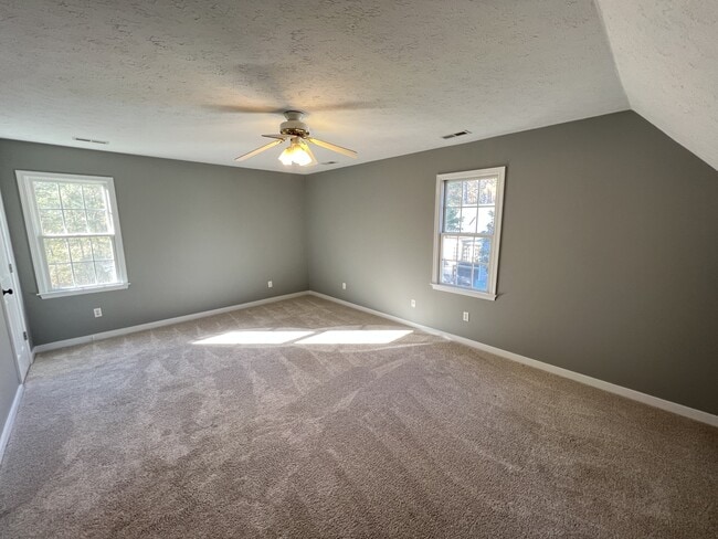 Building Photo - 618 McCauliff Dr