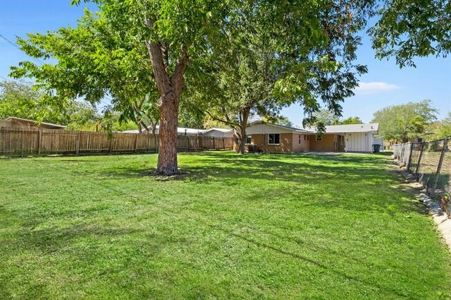 Building Photo - 5807 Mojave Dr