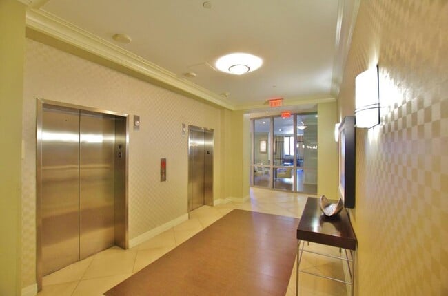 Building Photo - 2451 Midtown Ave