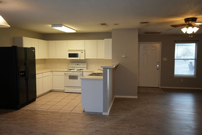 Building Photo - 412 Kline Ave