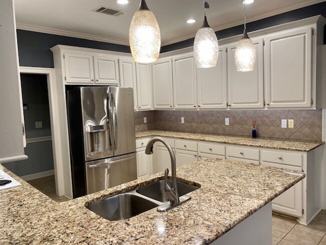 Building Photo - 627 Hampshire Dr