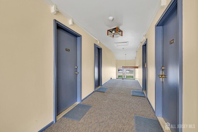 Building Photo - 275 Alpine Way