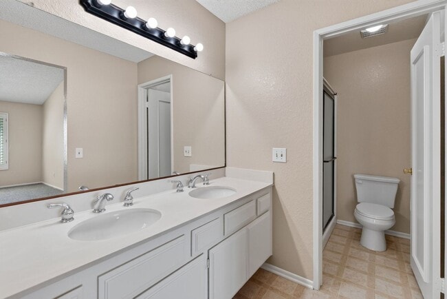Building Photo - Canyon Crest Home