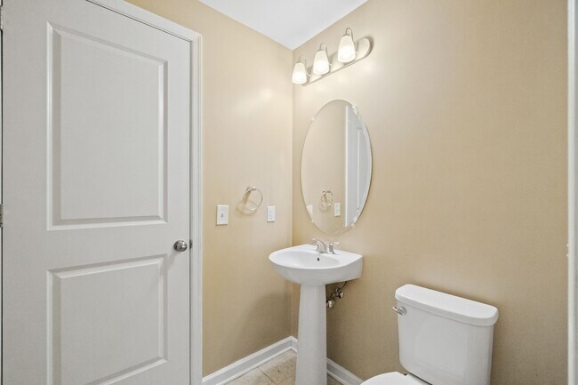 Building Photo - 205 Roosevelt Dr