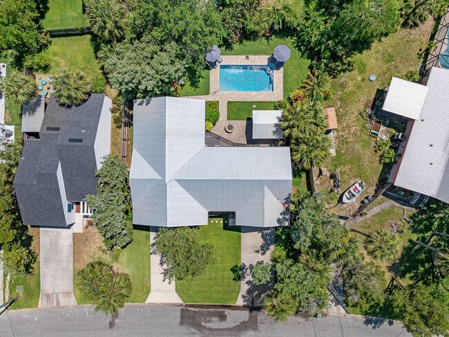 Building Photo - 430 Arricola Ave