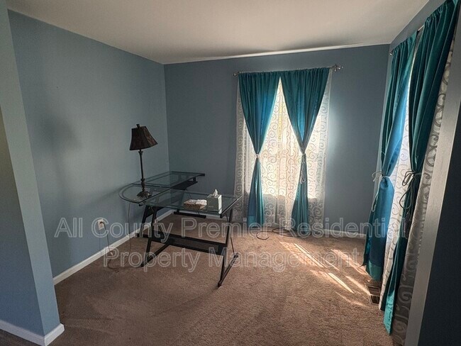 Building Photo - 74 Oxford Ct