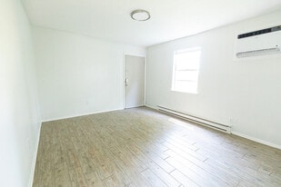 Living Room View #1 - Vista West I (Westgate)