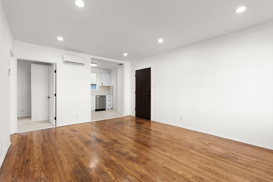Interior Photo - BEAUTIFUL 2 BED - IN HIGHLAND PARK