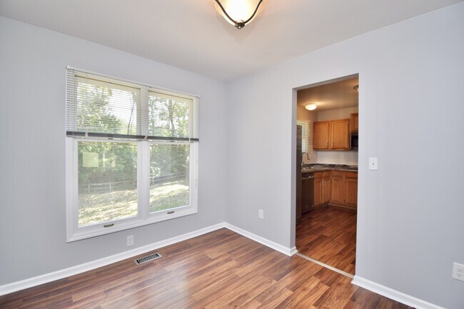 Building Photo - 647 Regent Rd