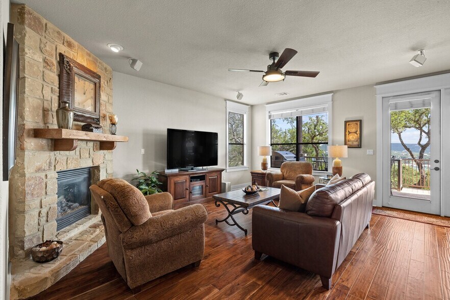 Building Photo - 18024 Edgewood Way