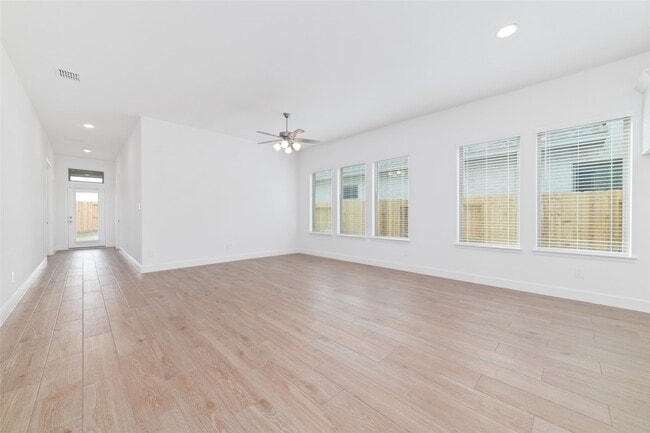 Building Photo - 31019 Star Gazer Rd