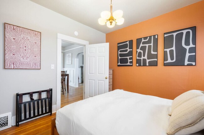 Building Photo - 720 NE 47th St