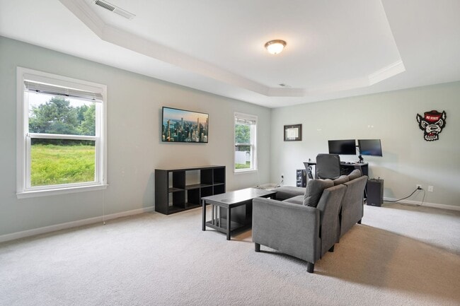 Building Photo - 3-Bedroom Townhome Available Eary July!