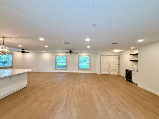 Building Photo - GORGEOUS, COMPLETELY REDONE 3/2 MAITLAND H...