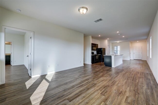 Building Photo - 210 Seneca Loop