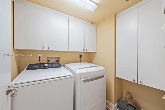 Building Photo - 1300 Jimmy Buffett Mem Hwy