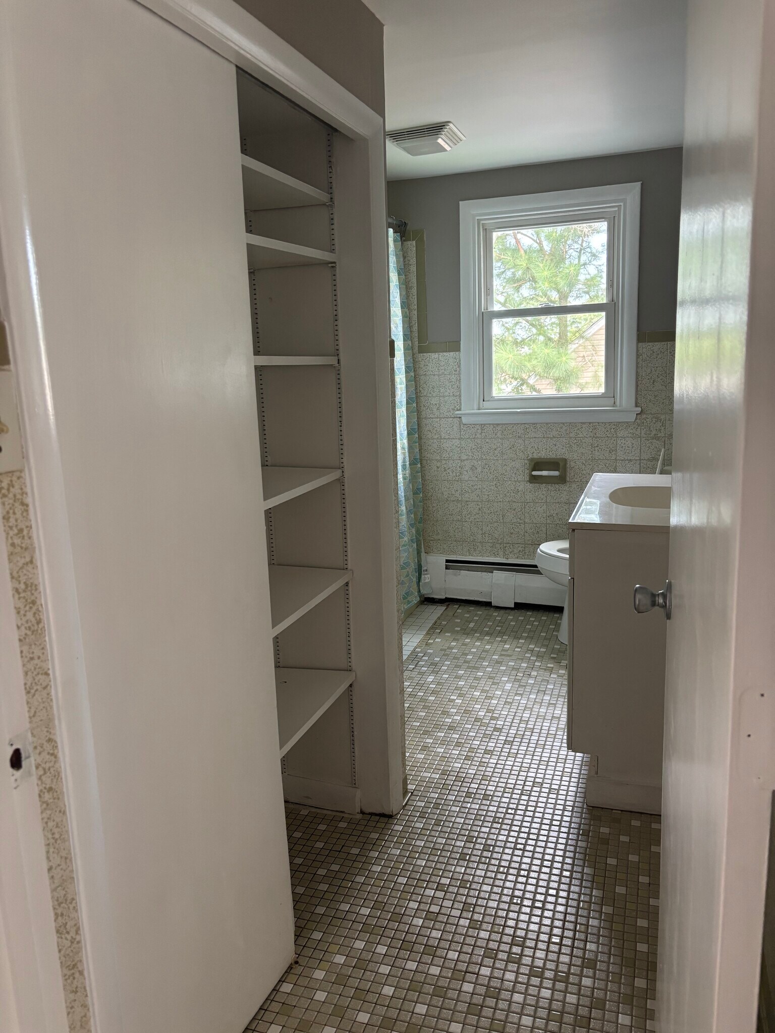 upstairs full bath - 10 14th St