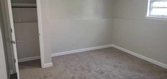 Building Photo - 4345-4347 Santa Anna Dr